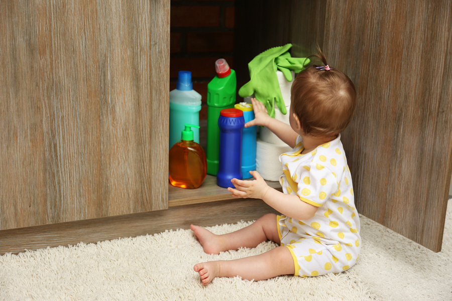 Prvention de l'intoxication chez les bbs et les jeunes enfants